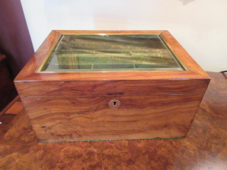 Mid Victorian Figured Walnut Jewellery Box - Image 1