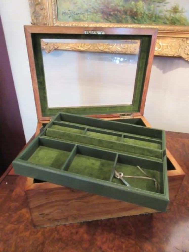 Mid Victorian Figured Walnut Jewellery Box - Image 3