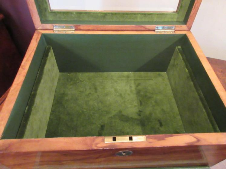 Mid Victorian Figured Walnut Jewellery Box - Image 4