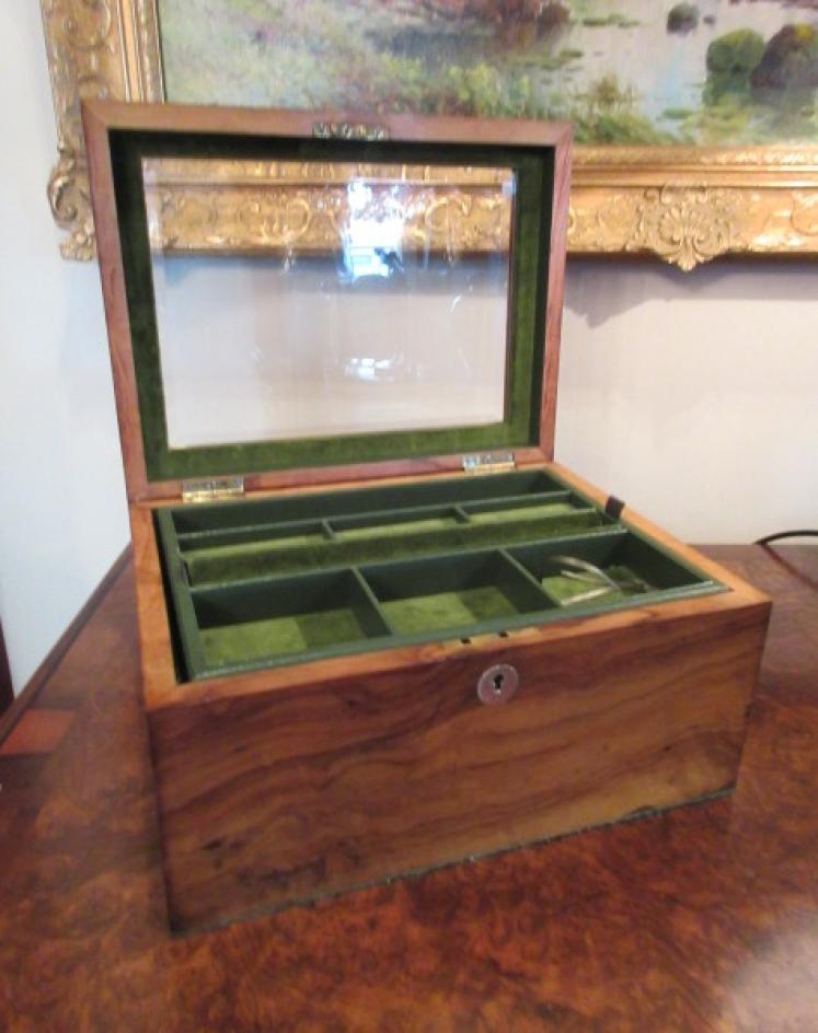Mid Victorian Figured Walnut Jewellery Box - Image 5