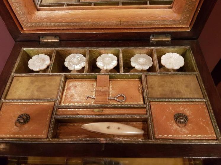 Superb Early Victorian Rosewood Sewing Cabinet - Image 4