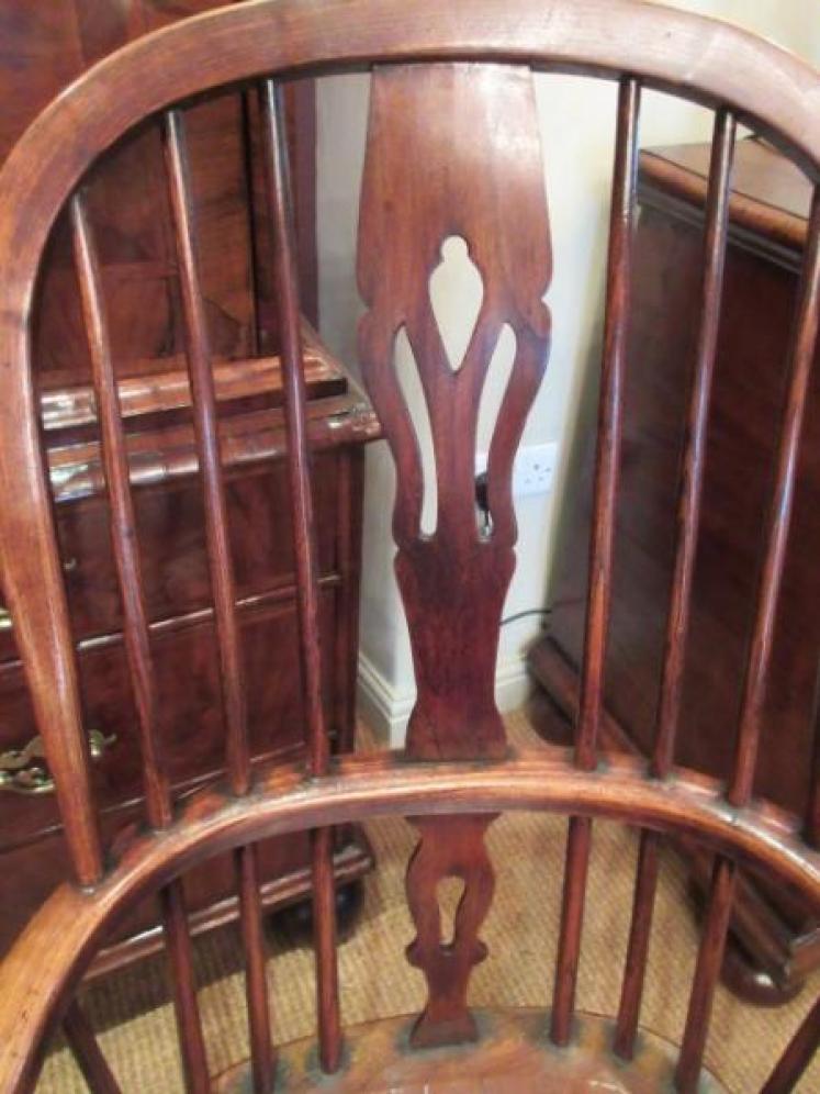 Early Victorian Antique Ash and Elm Windsor Chair - Image 3