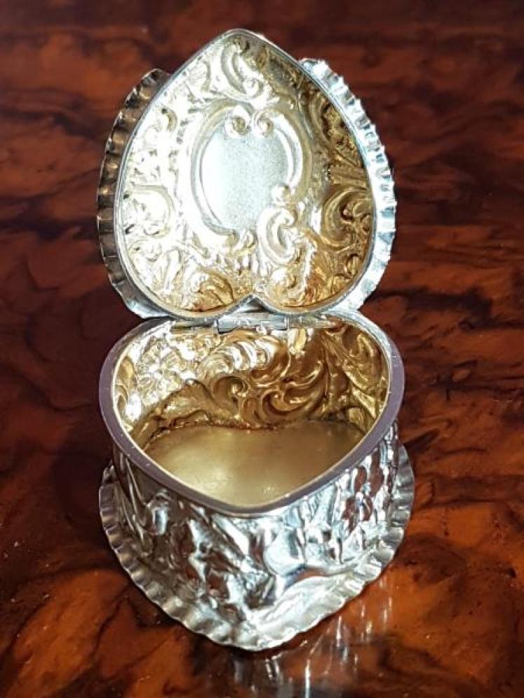 Victorian Silver Heart Shaped Pill Box - Image 2