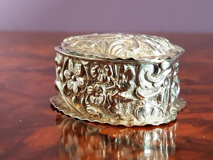 Victorian Silver Heart Shaped Pill Box - Image 4