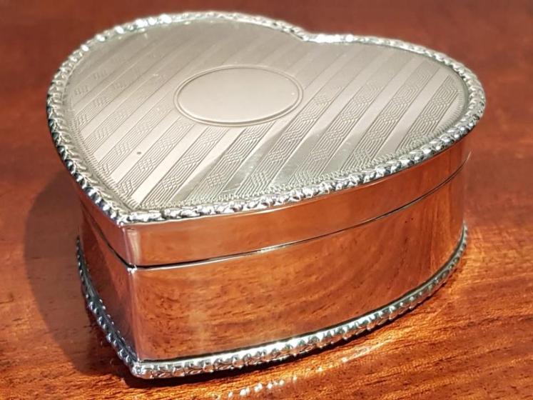 Edwardian Silver Engine Turned Heart Shaped Jewel Box - Image 2