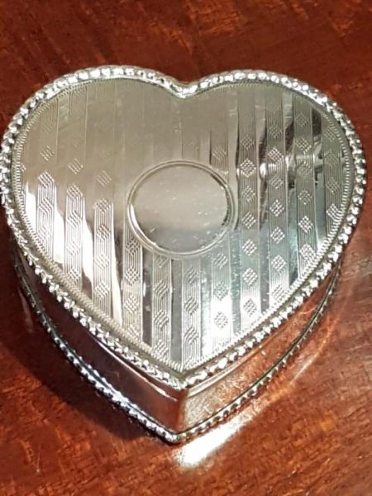 Edwardian Silver Engine Turned Heart Shaped Jewel Box - Image 3