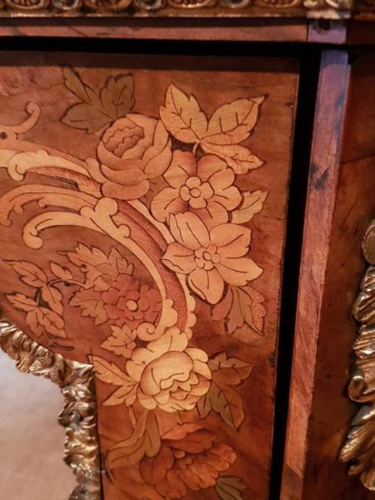 Fine Quality Victorian Inlaid Walnut Mirror Door Side Cabinet - Image 4
