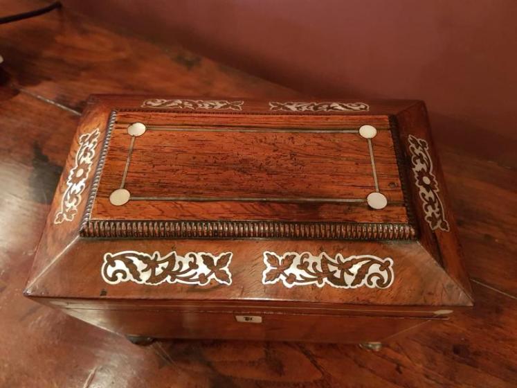 Small Regency Period Rosewood Mother of Pearl Inlaid Tea Caddy - Image 3