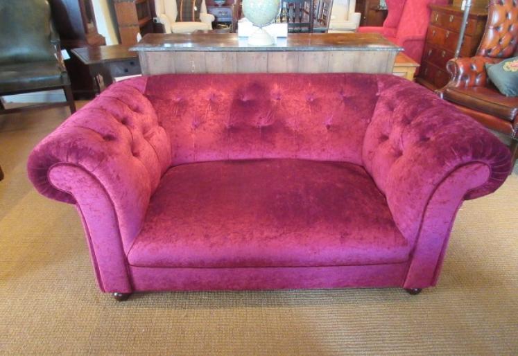 Very Comfortable Victorian Upholstered Chesterfield Settee - Image 1