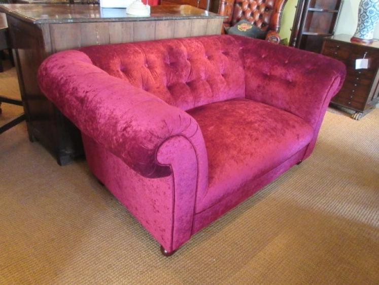 Very Comfortable Victorian Upholstered Chesterfield Settee - Image 5