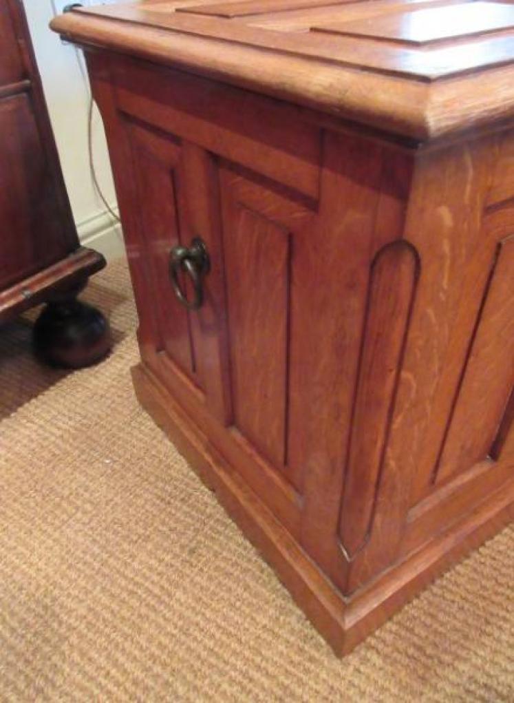 Arts & Crafts Period Antique Solid Oak Paneled Chest - Image 3