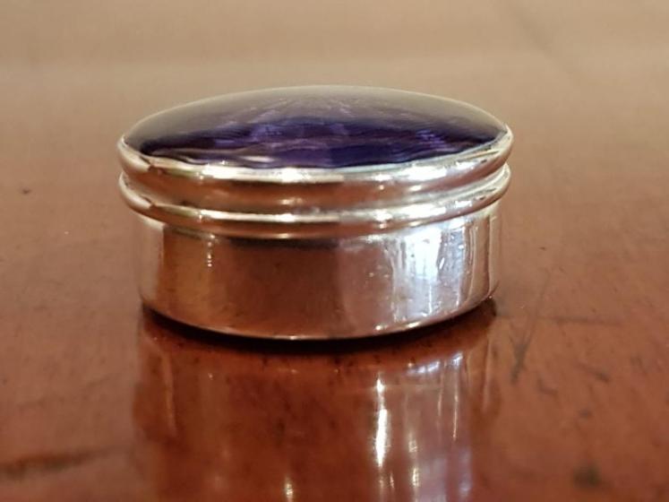 George V Period Purple Enamel Top Silver Pill Box - Image 2
