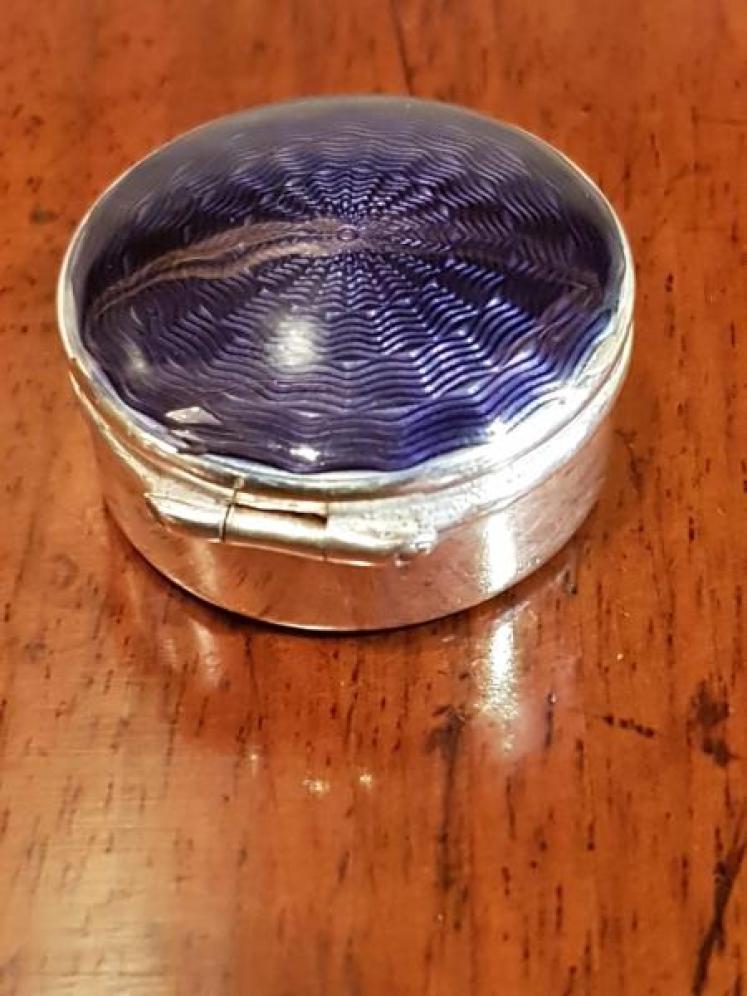 George V Period Purple Enamel Top Silver Pill Box - Image 4
