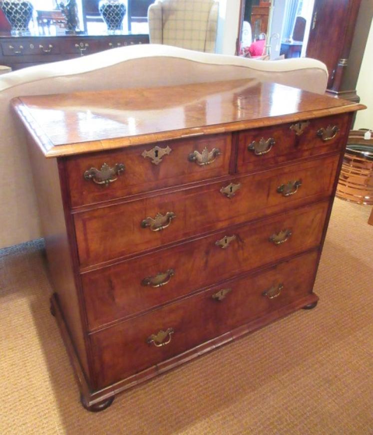 George I Period Figured Walnut Chest of Drawers - Image 1