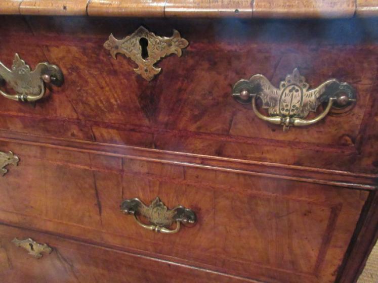 George I Period Figured Walnut Chest of Drawers - Image 4