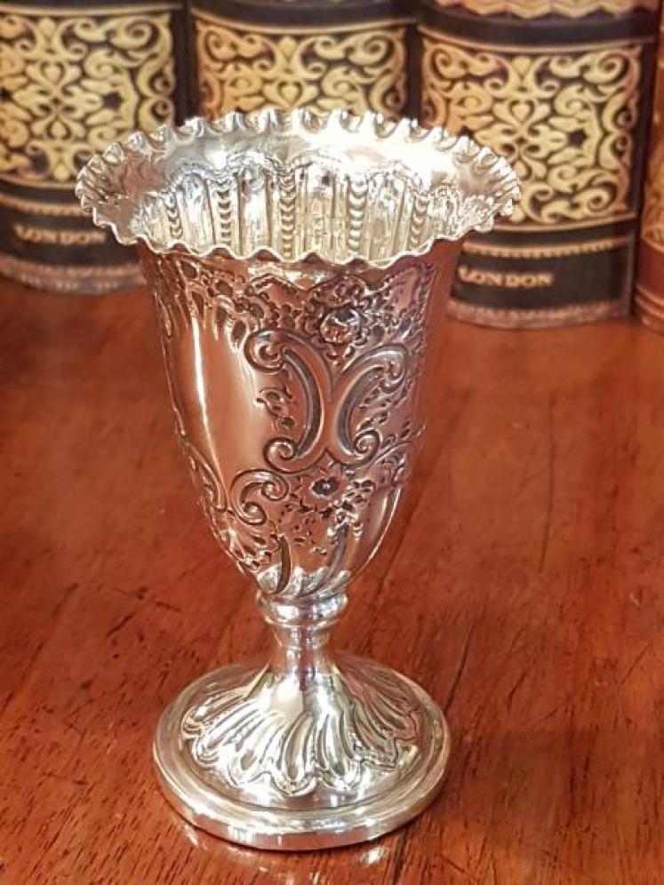 Early Victorian Silver Egg Cup - Image 1