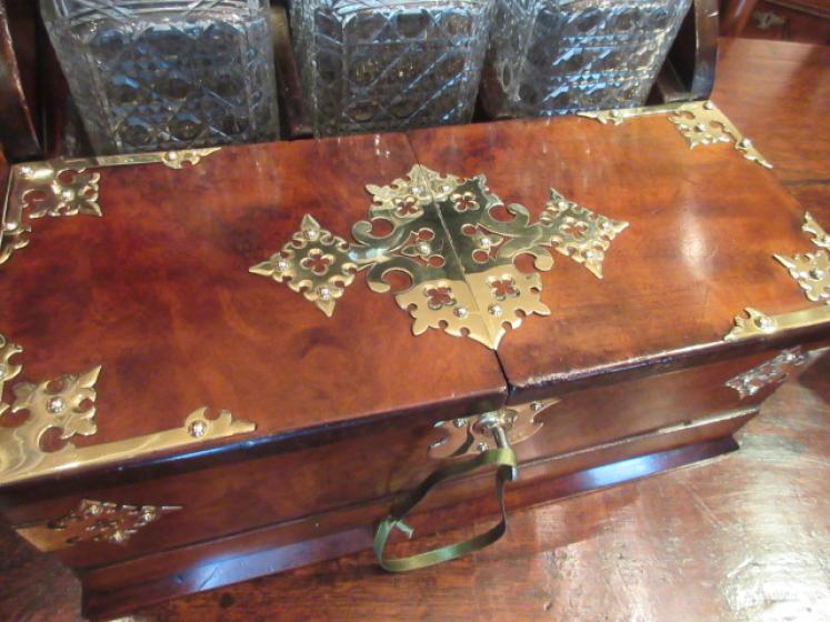 Superb Antique Burr Walnut 'After Dinner' Tantalus' - Image 5