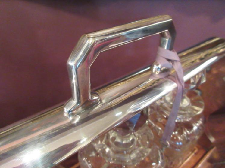 Antique Sheraton Inlaid Three Bottle Tantalus - Image 3