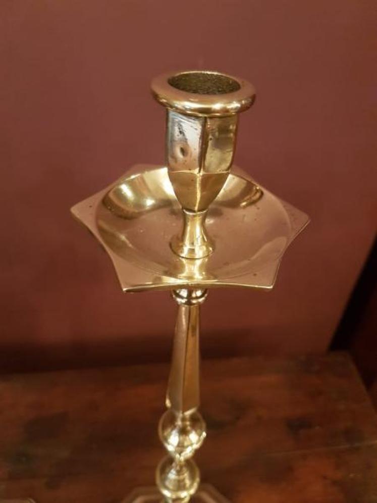 Pair Of Elegant Regency Brass Candlesticks - Image 2