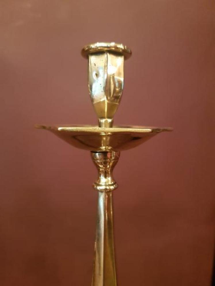 Pair Of Elegant Regency Brass Candlesticks - Image 5
