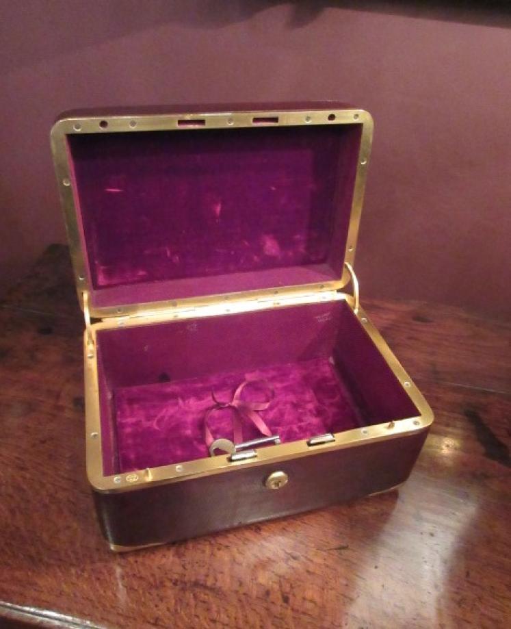 Antique Paris Made Leather & Gilt Bound Jewellery Case - Image 3