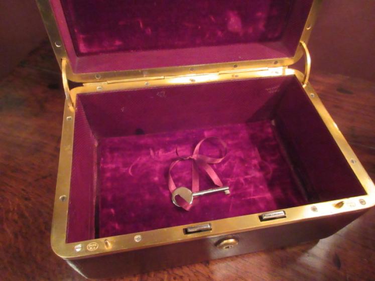Antique Paris Made Leather & Gilt Bound Jewellery Case - Image 4