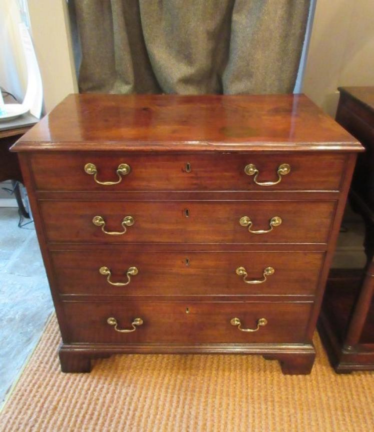 Small George III Period Mahogany Chest of Drawers - Image 1