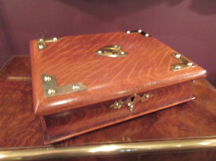 Antique Polished Oak 'Book' Games Case - Image 3
