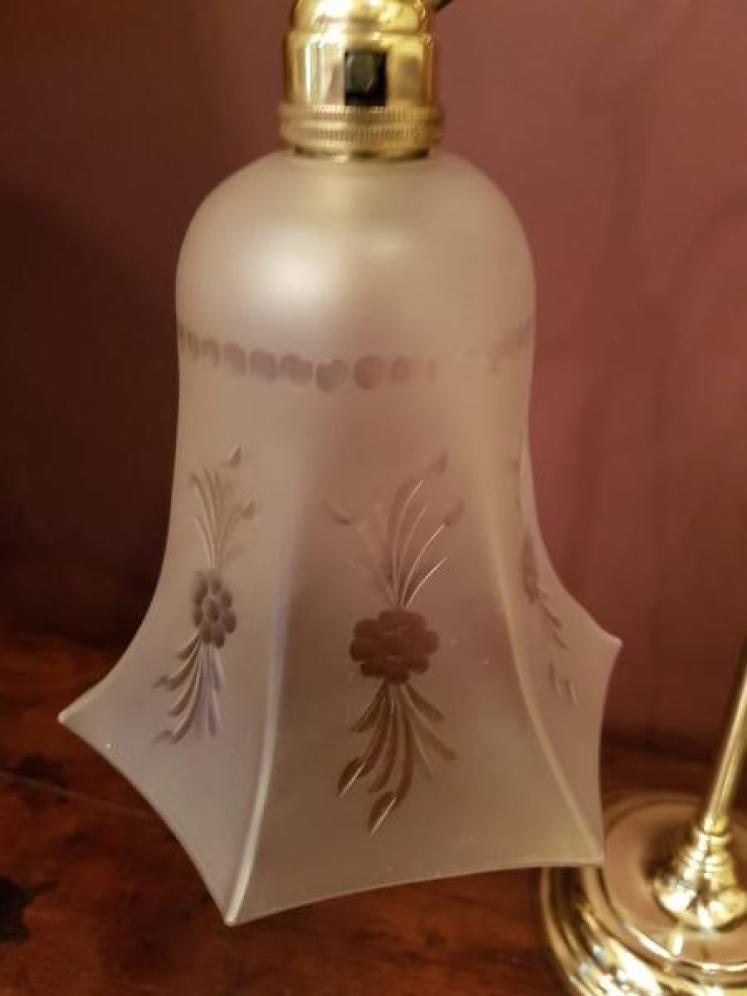 Elegant Antique Brass Rise and Fall Table Lamp - Image 2
