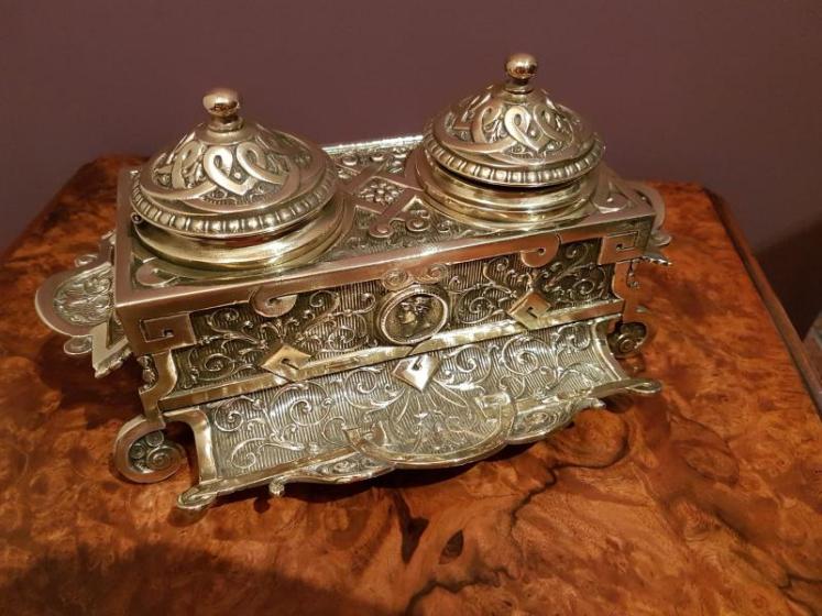 Quality Victorian Brass Pen and Ink Stand - Image 1