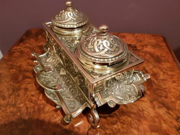 Quality Victorian Brass Pen and Ink Stand - Image 2