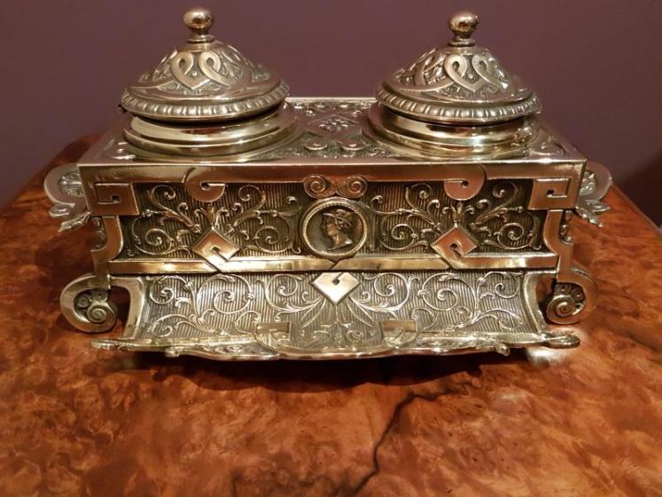 Quality Victorian Brass Pen and Ink Stand - Image 4