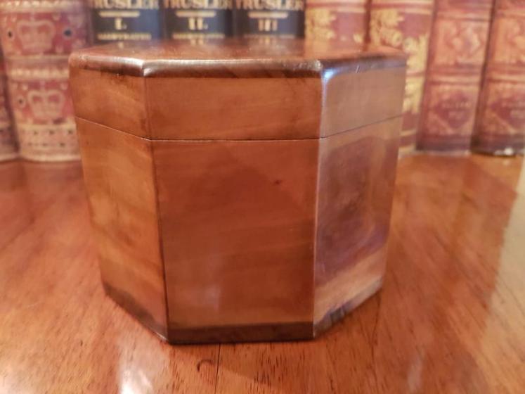 Small Late Victorian Olive Wood Box - Image 2