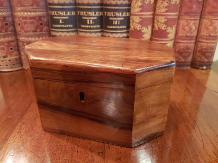 Small Late Victorian Olive Wood Box - Image 5