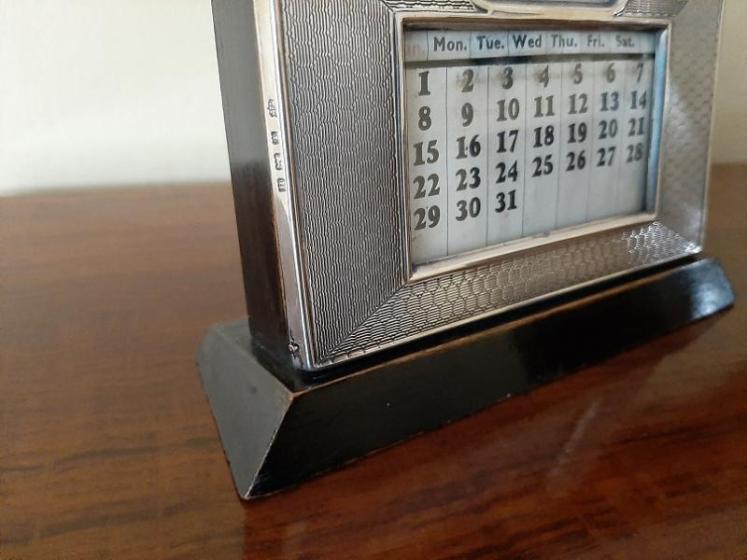 George V Period Silver Engraved Desktop Calendar - Image 3