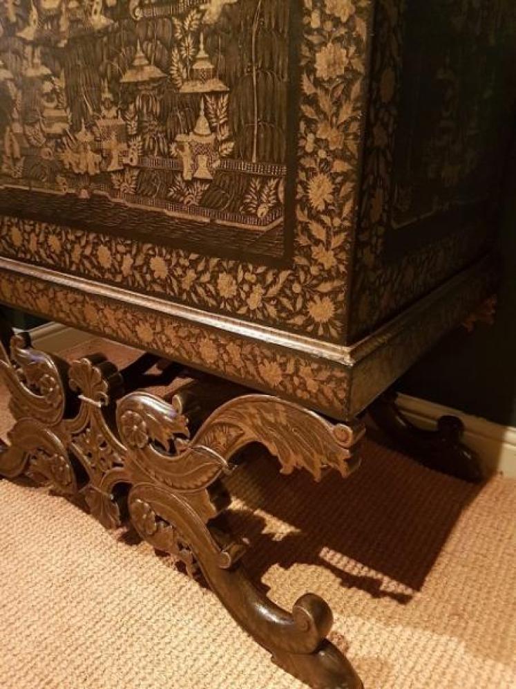 Antique George III Period Laquered Trunk on Original Stand - Image 4