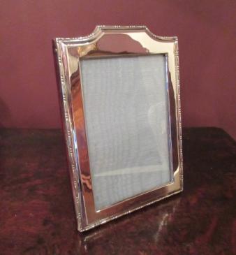 George V Period Silver Beaded Edge Photo Frame