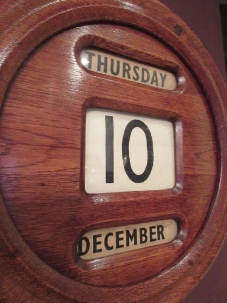 Victorian Antique Polished Oak Perpetual Wall Calendar - Image 2