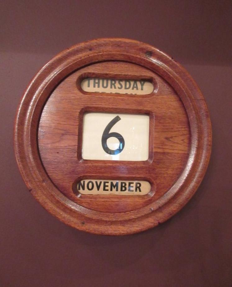 Victorian Antique Polished Oak Perpetual Wall Calendar - Image 5