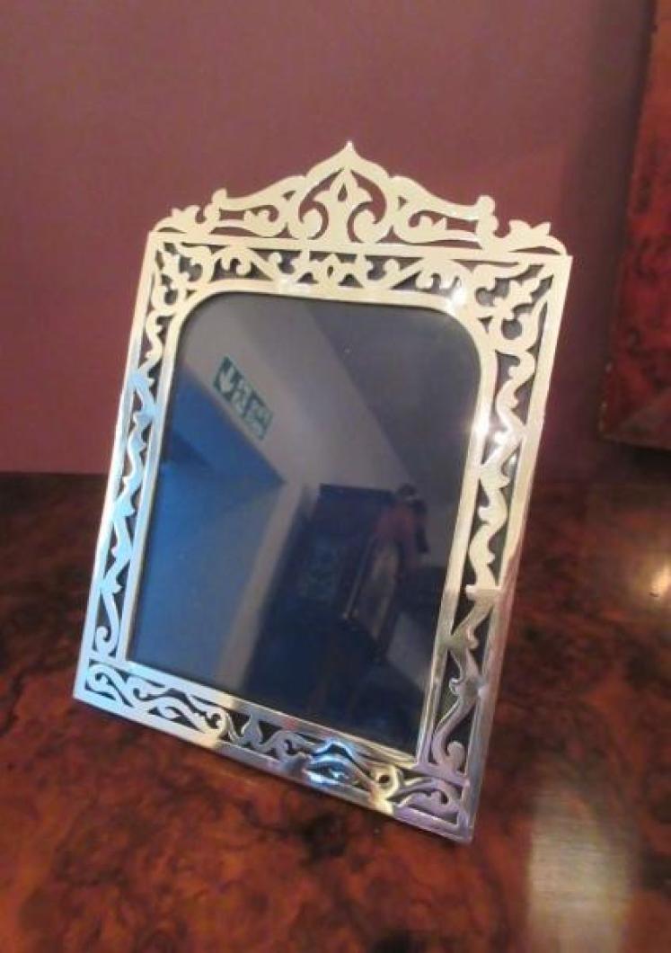 1930's Silver Fretwork Photo Frame - Image 1