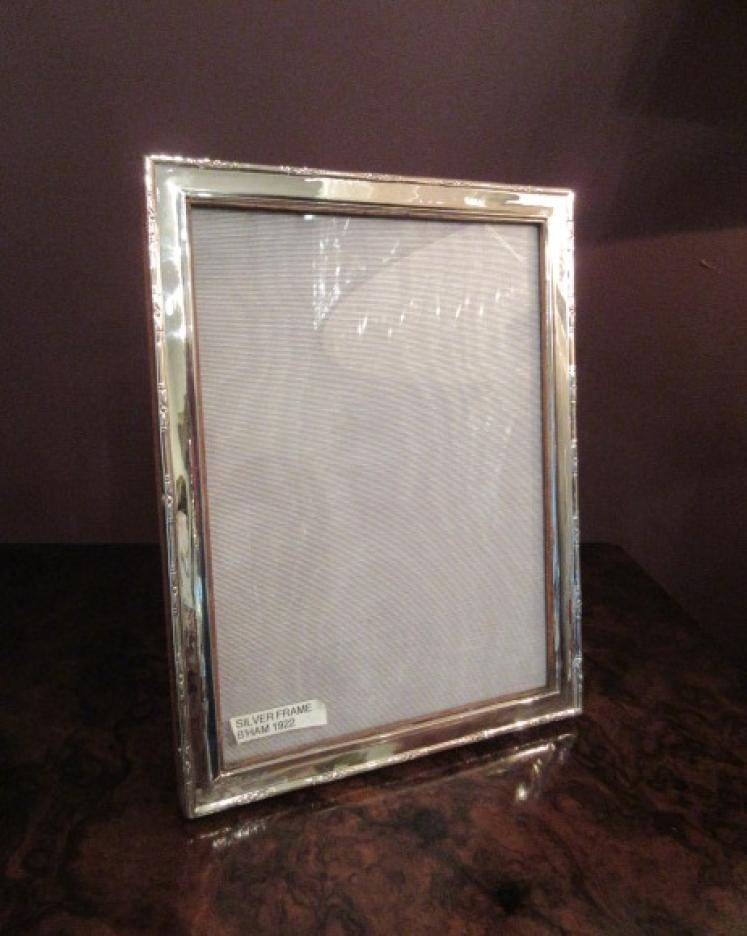 George V Period Silver Decorative Edge Photo Frame - Image 1