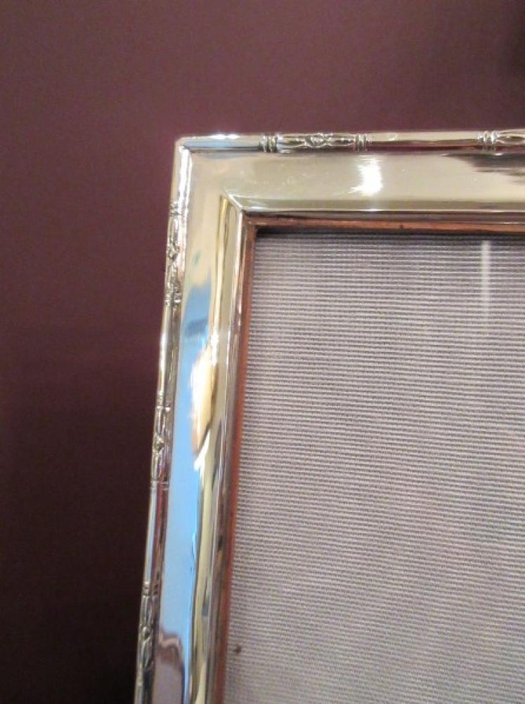 George V Period Silver Decorative Edge Photo Frame - Image 3