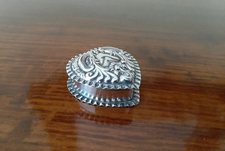 Antique Silver Heart Shaped Trinket Box - Image 1