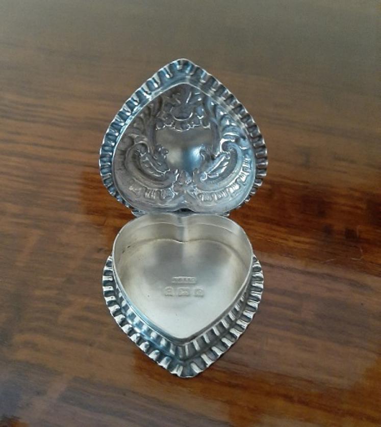 Antique Silver Heart Shaped Trinket Box - Image 3