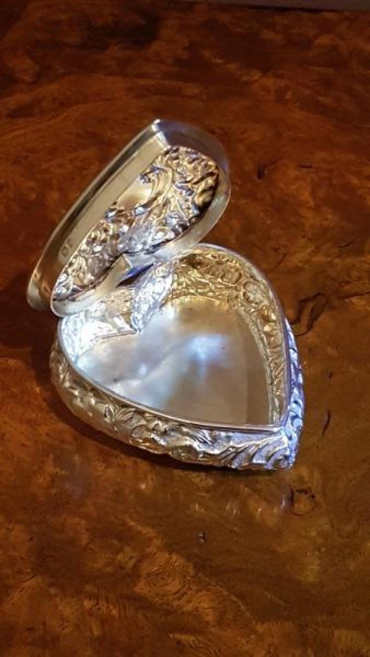 Victorian Embossed Silver Hinged Top Heart Shaped Box - Image 2