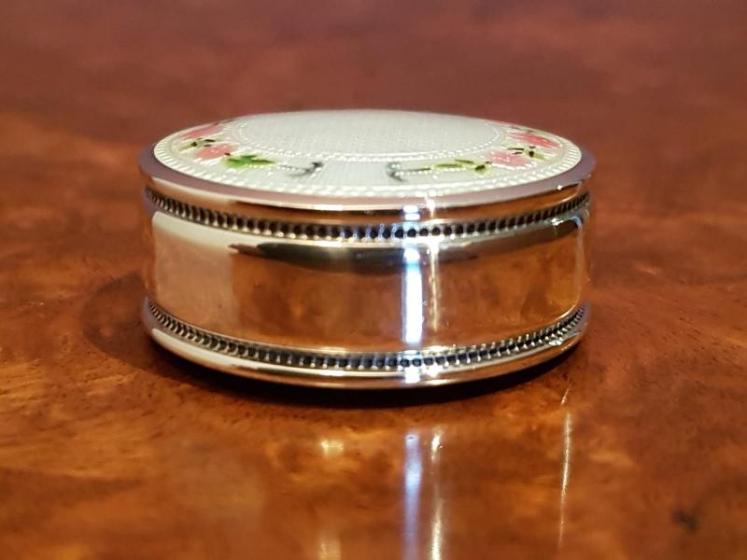 Edwardian Silver and Engine Turned Enamel Tape Measure - Image 2