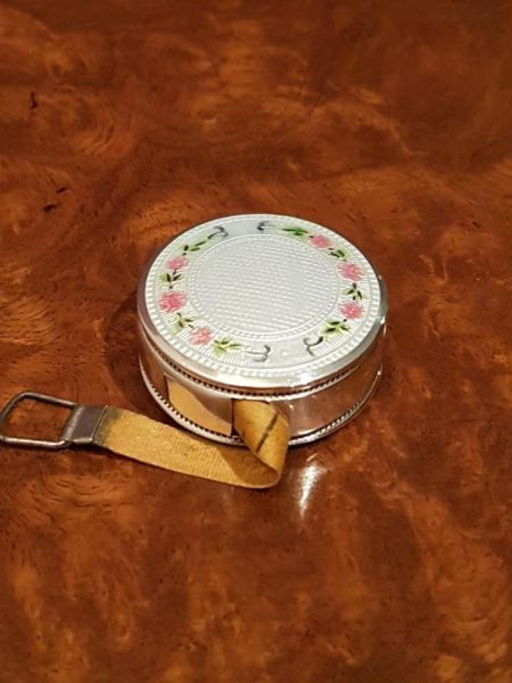 Edwardian Silver and Engine Turned Enamel Tape Measure - Image 5