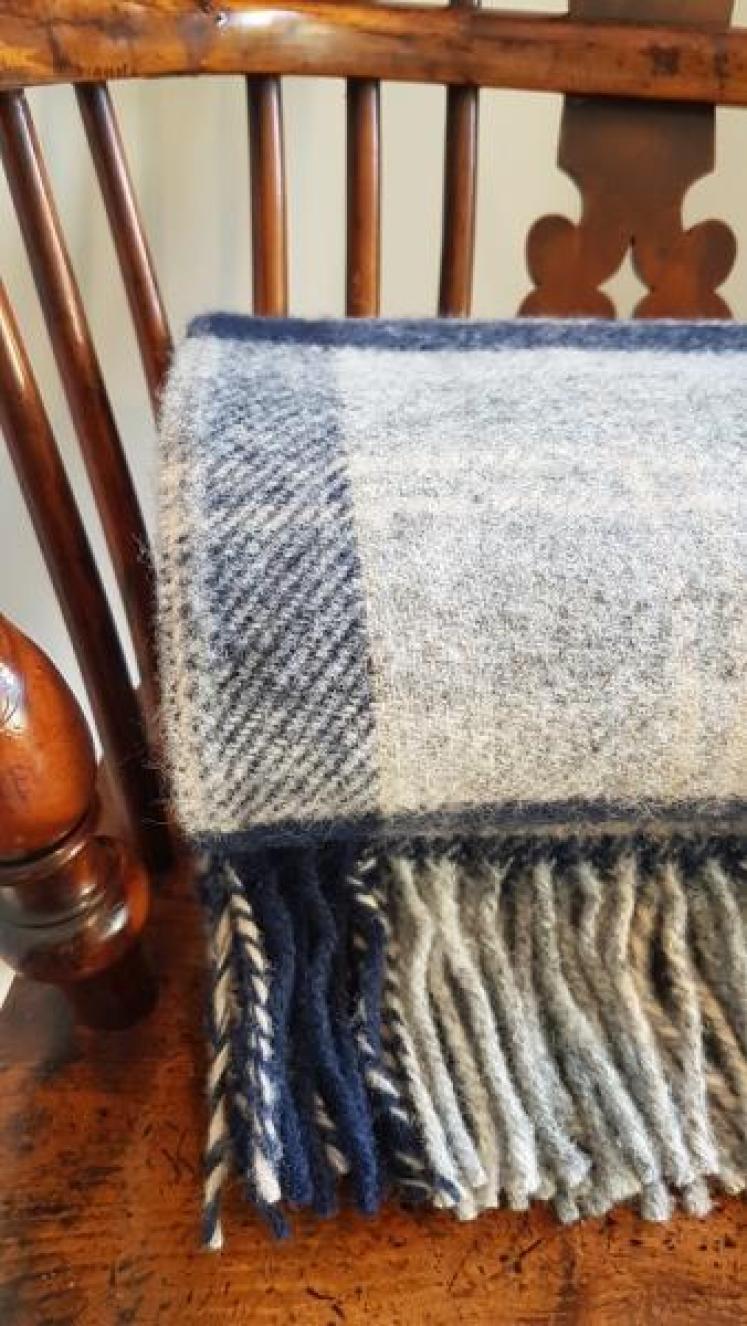 Tweedmill Tartan Navy Bannockbane Throw  - Image 3