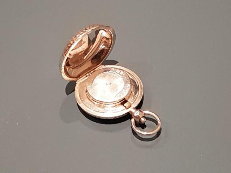 Silver Golf Ball Novelty Sovereign Case - Image 3