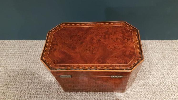 Superb Antique Regency Burr Yew Tea Caddy - Image 2